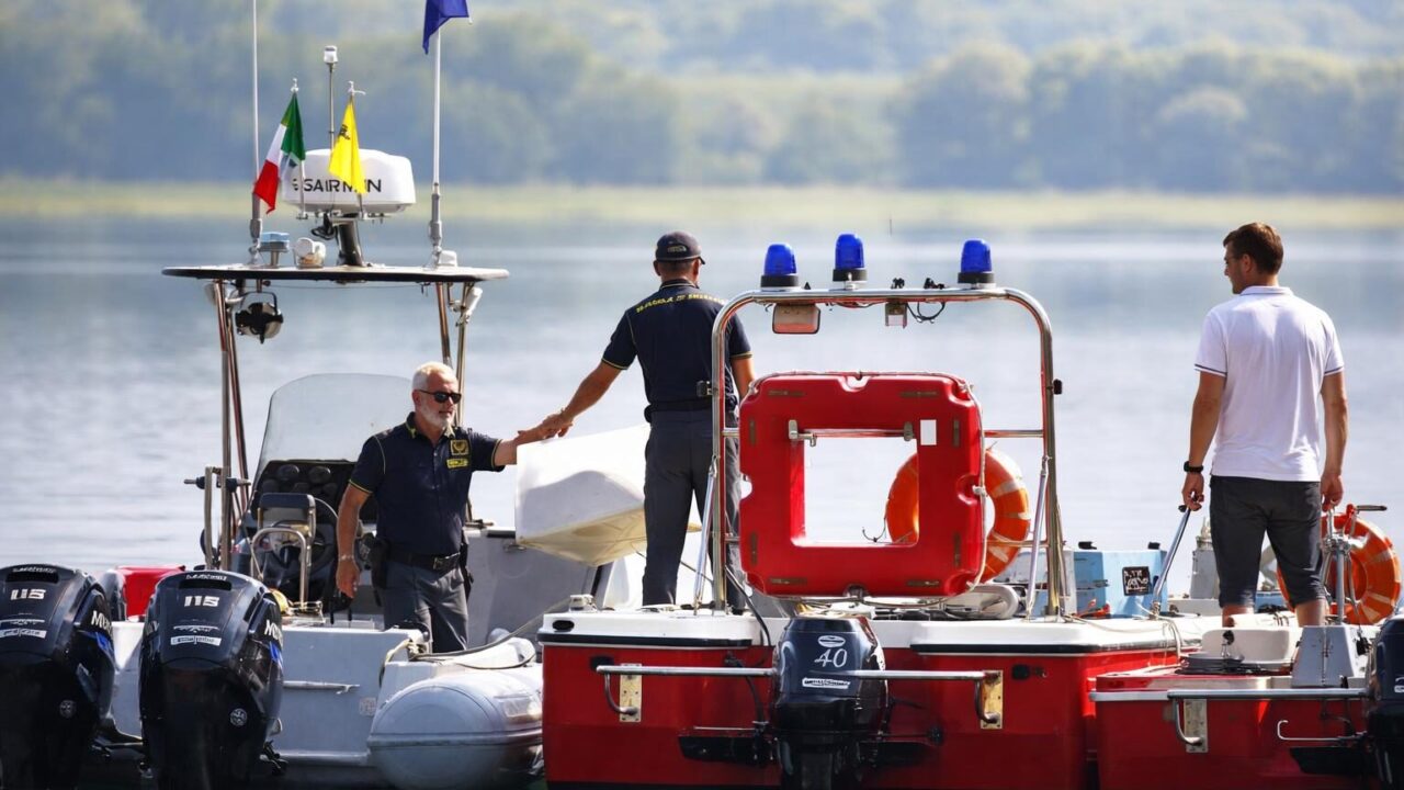 Tragedia al Lago di Vico: la ministra Roccella e la scomparsa del marito in un mese di ricerche senza esito