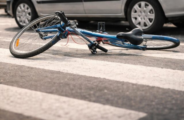 Tragedia sulla Pontina: un ciclista investito e ucciso da un’auto