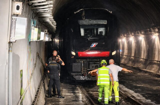 Trivella colpisce un treno a Roma: un incidente che grida vendetta per la sicurezza pubblica