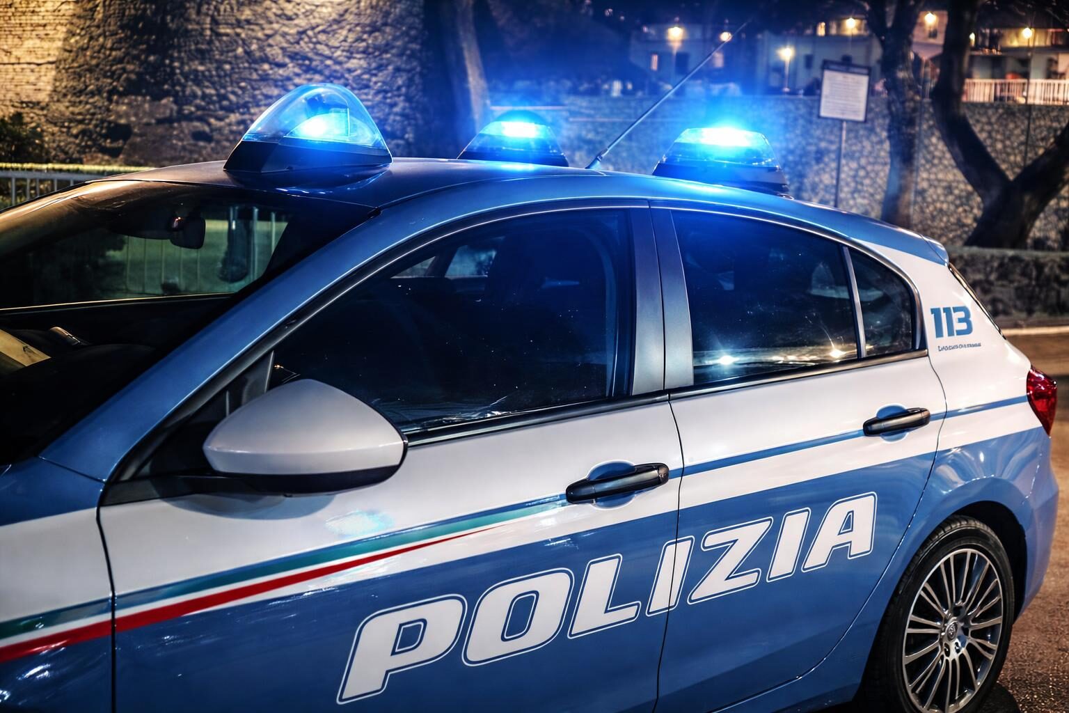 Violenza a Roma: lite per soldi si trasforma in aggressione con coltello
