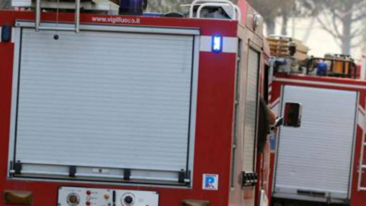 Vasto incendio a Piana del Sole, riaperta la Roma-Fiumicino