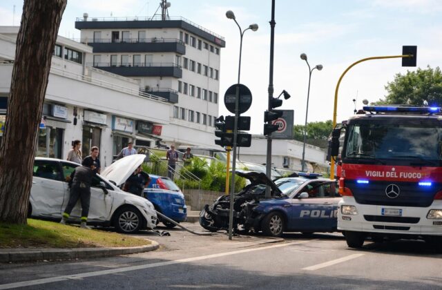 Axa: Incidente stradale coinvolge polizia e aumenta la paura per la sicurezza stradale