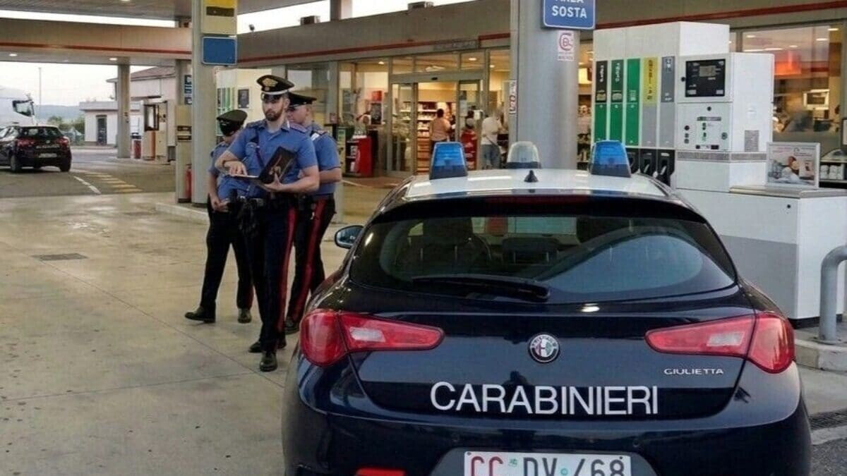 Benzina e disperazione: a Roma tra furti organizzati e gesti estremi si apre un vulnus sociale