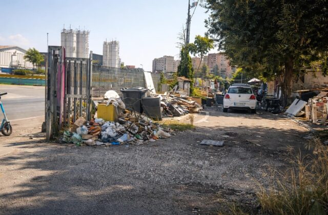 Campi Rom a Roma: Sgomberi e Contraddizioni in un Urgente Fallimento Politico