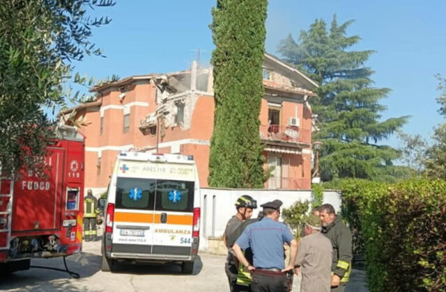 Cassino, esplosione e tracce di gas: così si muovono gli inquirenti nei primi accertamenti