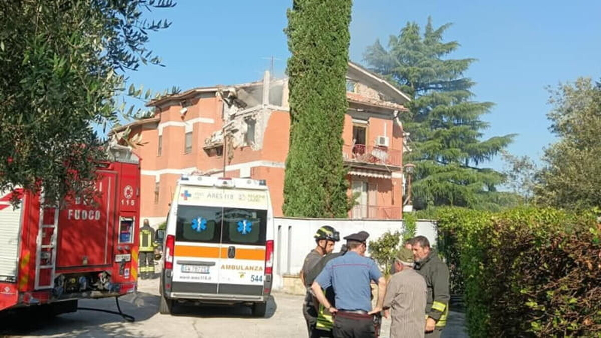 Cassino, esplosione e tracce di gas: così si muovono gli inquirenti nei primi accertamenti