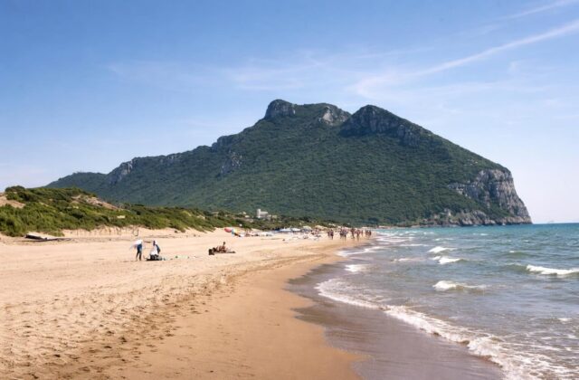 Chioschi chiusi a Sabaudia: il turismo si sposta, ma a che prezzo per l’ambiente?