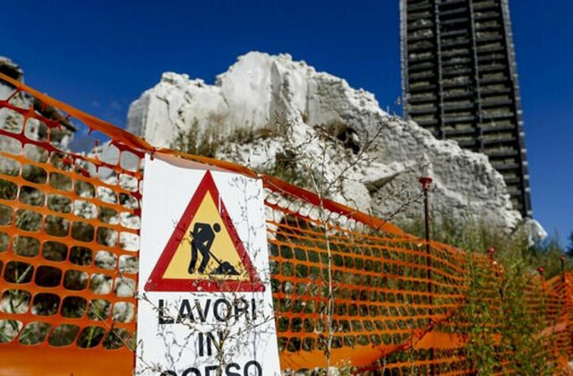 Colle Fiorito, cantieri e oltre duemila precari Ata: l’apertura delle scuole a rischio logistica
