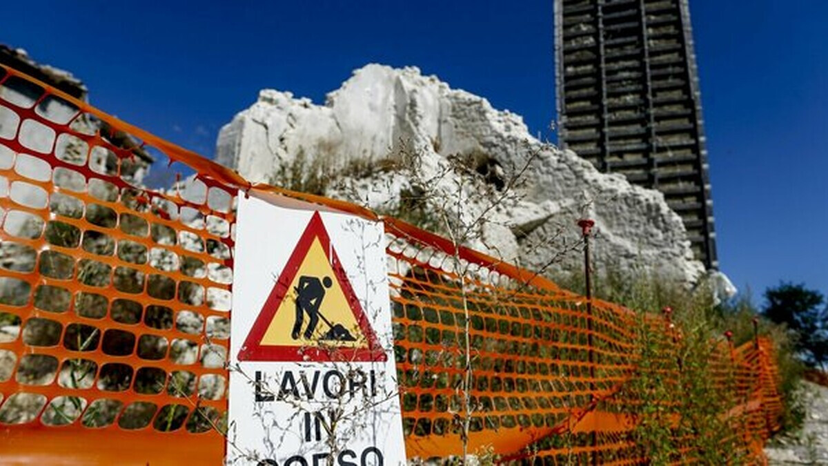 Colle Fiorito, cantieri e oltre duemila precari Ata: l’apertura delle scuole a rischio logistica