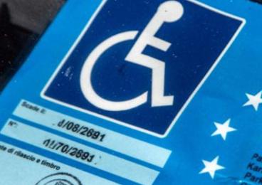 Roma, stretta su permessi disabili. Patanè: “In 20mila giravano con quelli di parenti morti”
