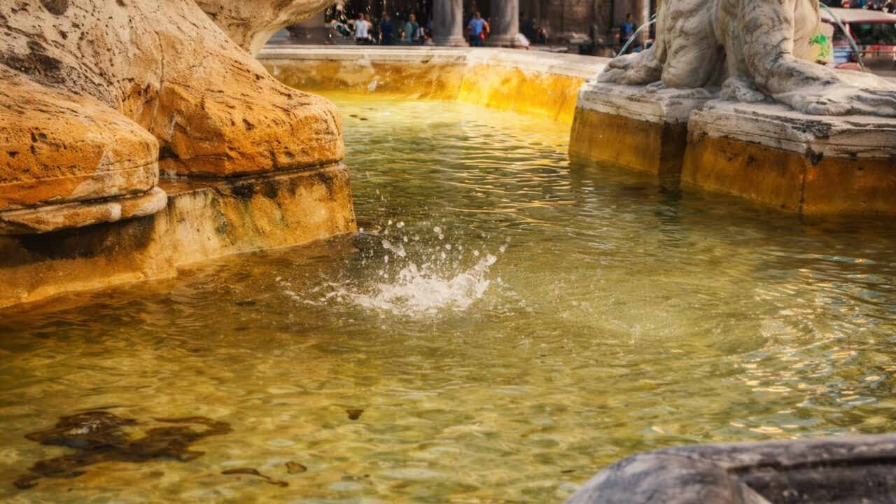 Fontana della Rotonda: un simbolo di bellezza rovinato dal degrado