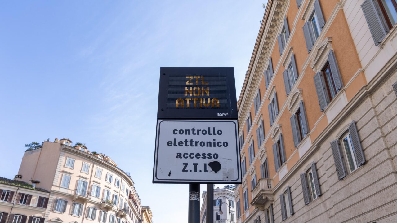 A Roma in arrivo le Ztl in uscita, occhio alle multe se nel frattempo il varco è diventato attivo: ecco come funzionerà