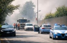 Incendi a Roma: il rogo di via Teano svela la vergogna dei rifiuti abbandonati