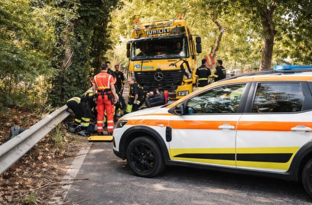 Incidente a Velletri: il carro attrezzi si schianta contro un albero, gravità dei feriti riaccende il dibattito sulla sicurezza stradale