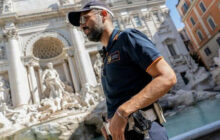 La sigaretta che distrae: il pretesto che fa ripartire i furti nel centro di Roma