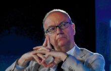Scuola, la proposta del ministro Valditara: “Obbligo di studiare italiano per i genitori di studenti stranieri”