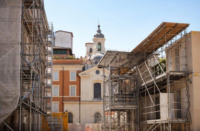 Piazza San Silvestro: lavori per l’hotel di lusso tra opportunità e rischi per il patrimonio