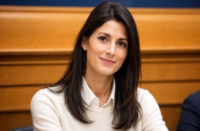 Raggi si distacca dai 5 Stelle: il monarca Gualtieri sotto accusa