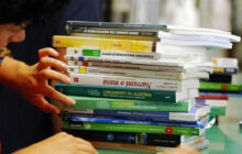Rientro più caro a Roma: i libri pesano 673,60 euro a studente, e a rischio i soldi per lo sport dei ragazzi