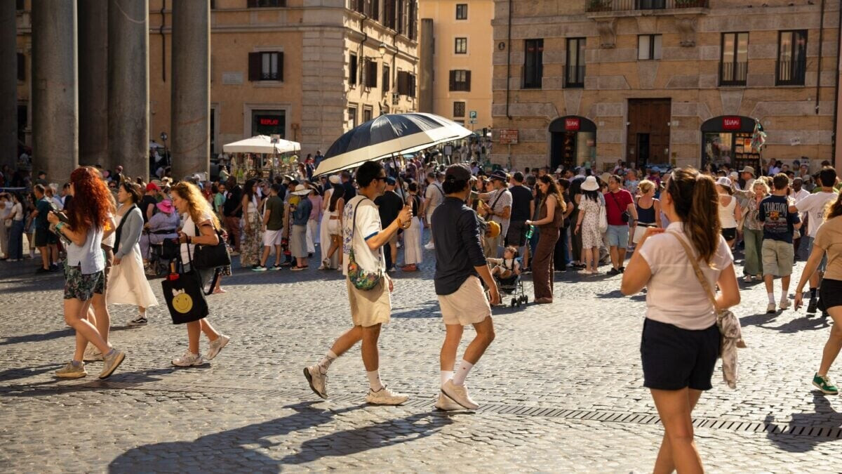 Roma bollente: 11 gradi che mettono in fila strade, sicurezza e servizi