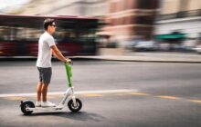 Roma ferma i monopattini: una scelta che rivoluziona la mobilità o un errore da correggere?