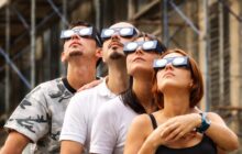 Roma si prepara all’eclissi solare: tra entusiasmo e occhialini introvabili