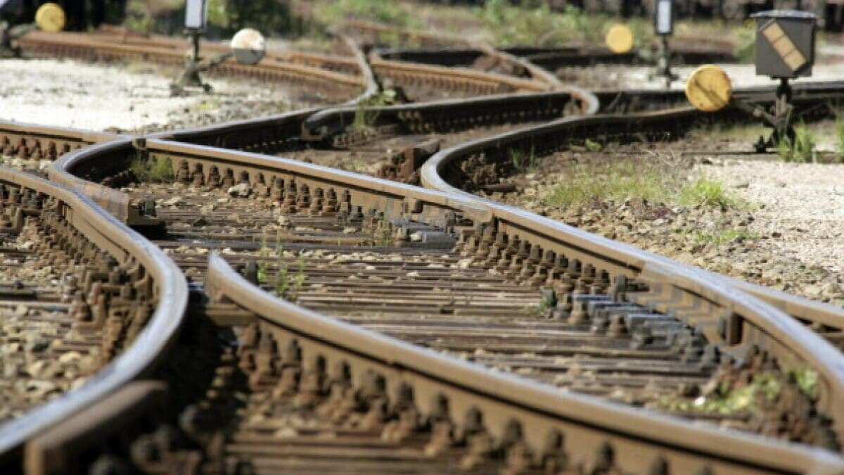 Salvataggio alla stazione di Civitavecchia: il tempismo di un pompiere libero dal servizio evita la tragedia