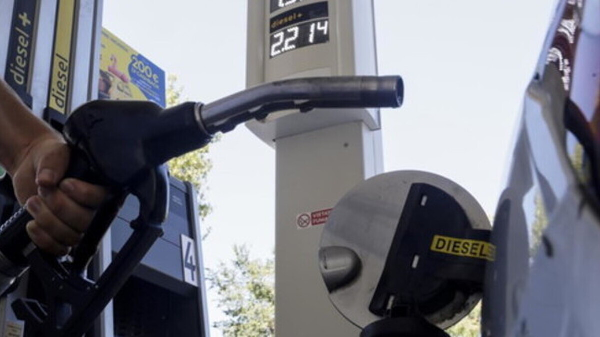 Sconto carburante e partita: il Villaggio Olimpico sotto assedio di auto