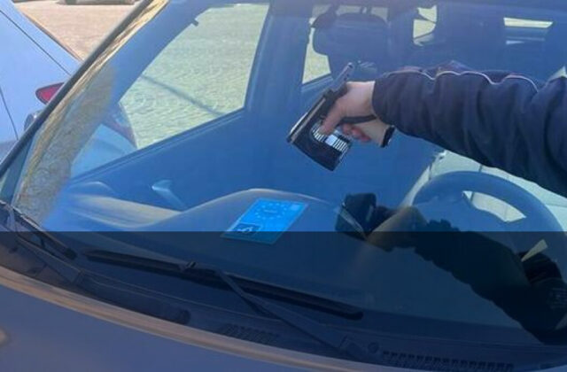 Ztl: una sola auto per contrassegno, la stretta che penalizza i disabili
