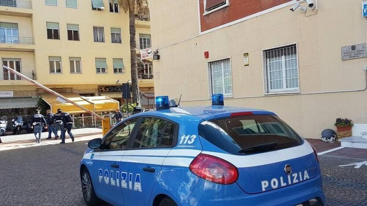 Accoltella l’ex moglie, scappa col figlio sul litorale: arrestato dopo sette ore