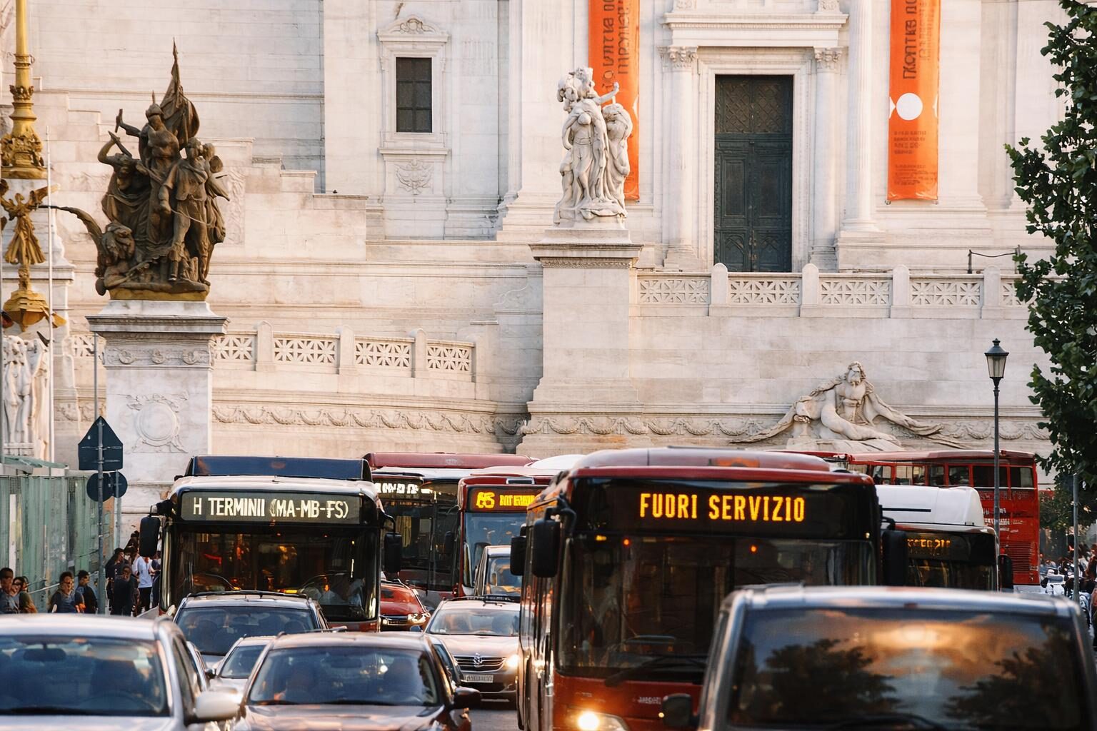 Acqua nei serbatoi degli autobus Atac: quanto vale la trasparenza dei servizi pubblici?