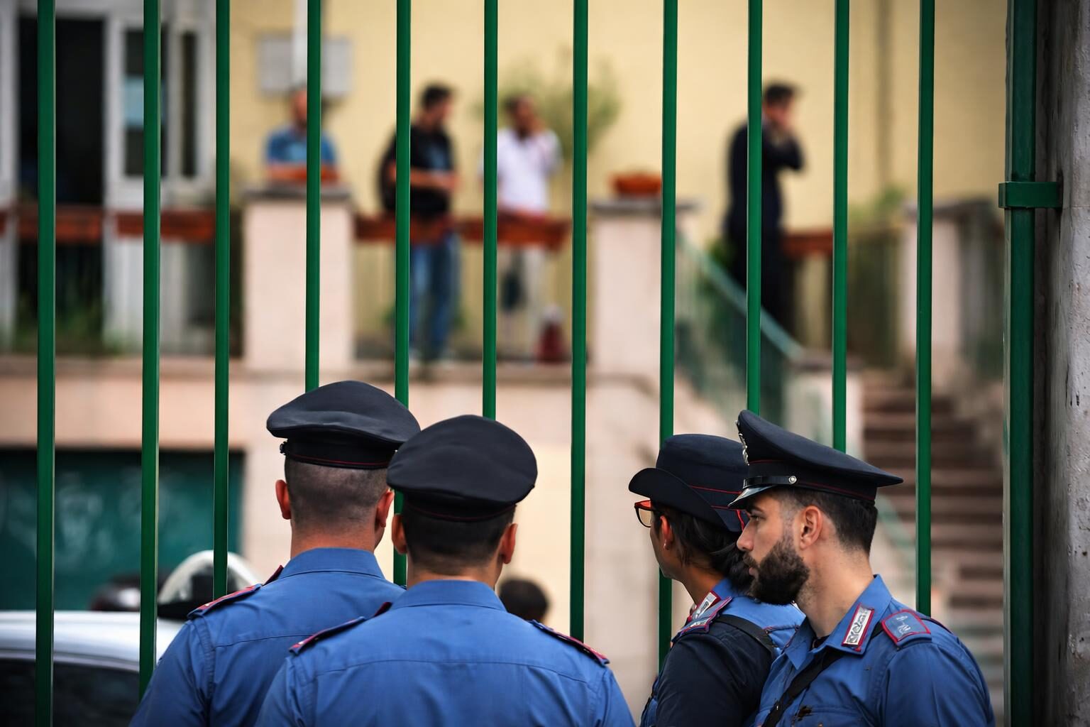 Aggressione in aula: chi ci istiga? La prof che si ritrova nel mirino della violenza giovanile