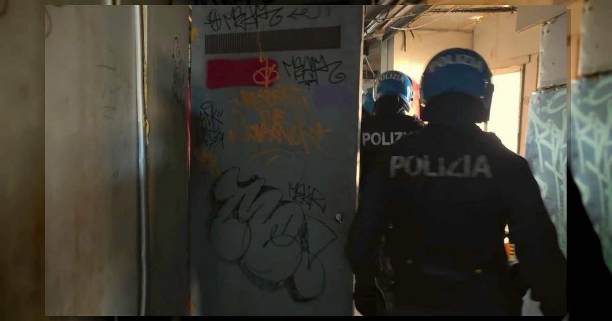 Roma, via Cesare Tallone: la Polizia intercetta altri 9 stranieri durante un blitz nello “stabile fantasma” di Tor Sapienza