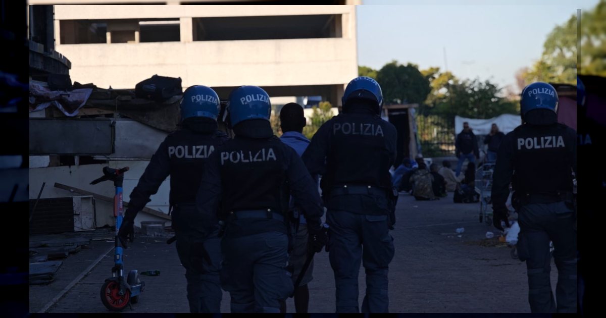 Blitz all’alba a Tor Sapienza: polizia libera stabile abbandonato in via Cesare Tallone, 3 persone accompagnate all’Ufficio Immigrazione