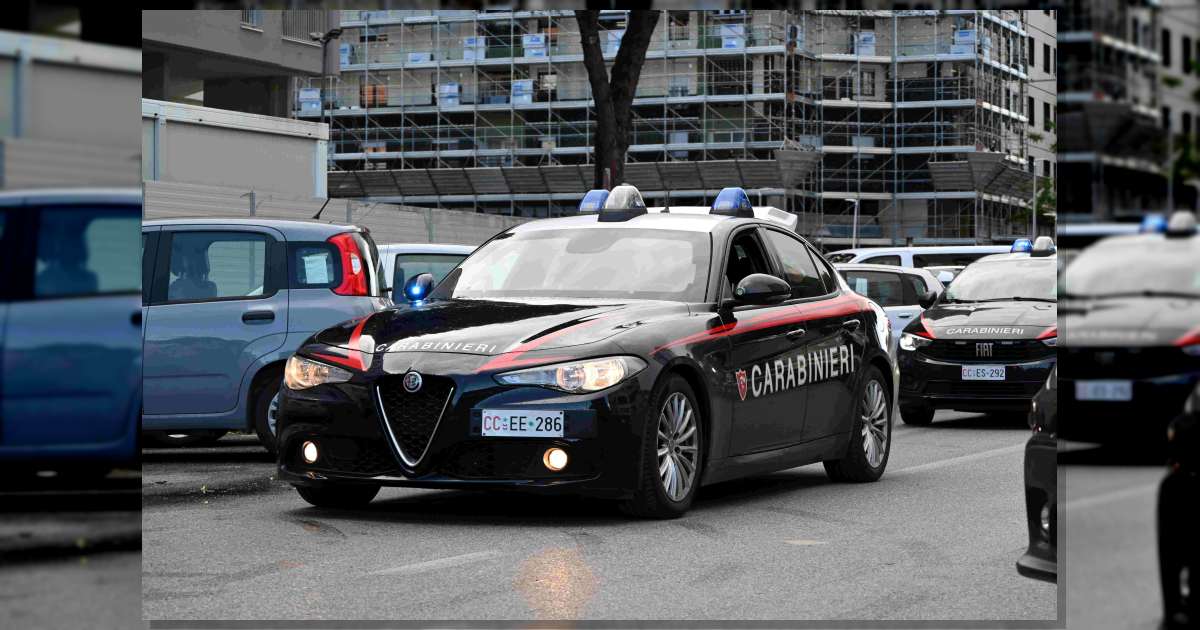Tor Bella Monaca, 47enne sperona l’auto dei Carabinieri durante inseguimento: arrestato per resistenza e lesioni