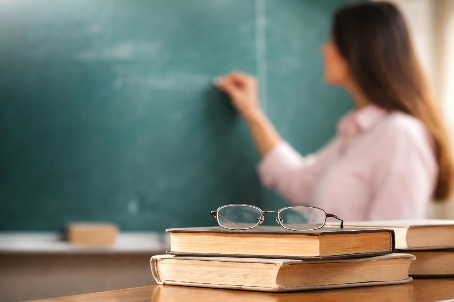 Insegnanti pendolari: il paradosso della mobilità scolastica che schiaccia i docenti