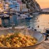 Ponza, il porto e una ciotola fumante di pasta e ceci alla romana