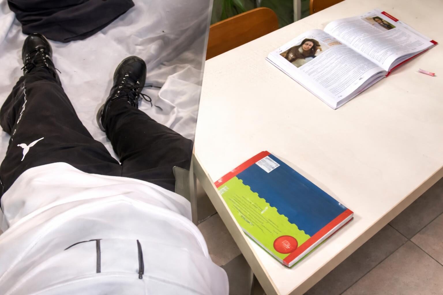 Scuola sotto shock: il tragico accoltellamento della professoressa a Roma