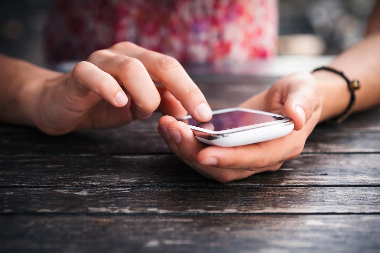 Stalking ai danni di un’insegnante: la coppia davanti alla giustizia e le sue implicazioni
