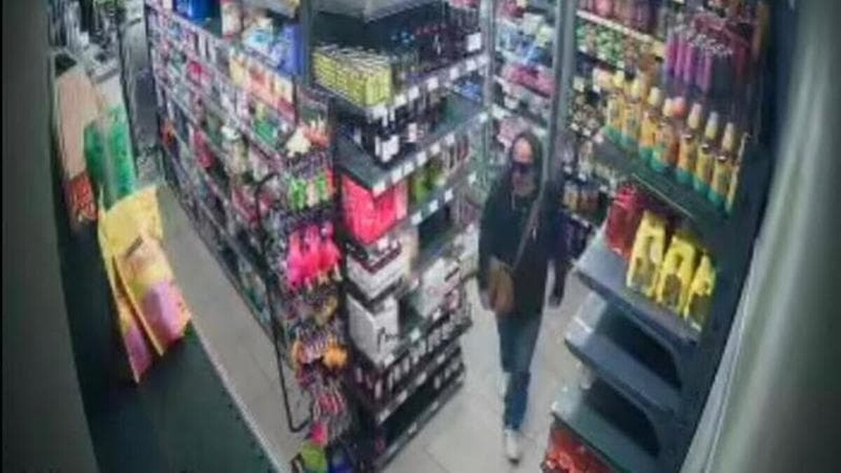 Viale XXI Aprile, rapina al Tigre: dipendente legato e 9.000 euro portati via, commercianti in allarme