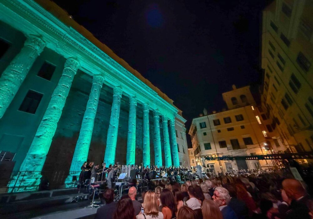 Roma, restaurati colonnato e facciata Tempio di Vibia Sabina e Adriano, sede storica Camera Commercio
