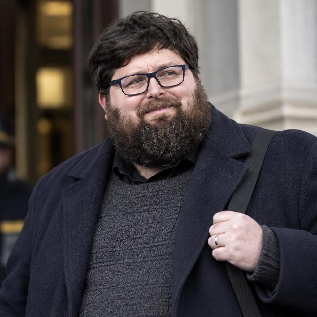 Adinolfi torna ai domiciliari: la decisione del gip non chiude il caso