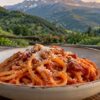 Amatrice e i Monti della Laga: il bucatino all’amatriciana tra pascoli, boschi e memoria