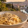 Aventino, il panorama di Roma e il carattere deciso dei tonnarelli cacio e pepe