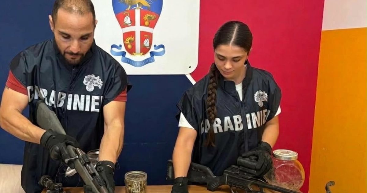 Armi, cocaina e oltre 42mila euro nascosti in tubi nel giardino: arrestato 71enne a Castelnuovo di Porto