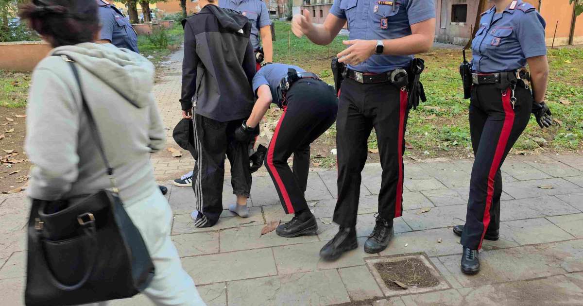 ROMA, MAXI OPERAZIONE DEI CARABINIERI AL QUARTICCIOLO: 11 ARRESTI E 1000 DOSI DI CRACK E COCAINA SEQUESTRATE