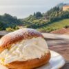 Castelli Romani, il maritozzo con panna tra colline, piazze e memoria urbana