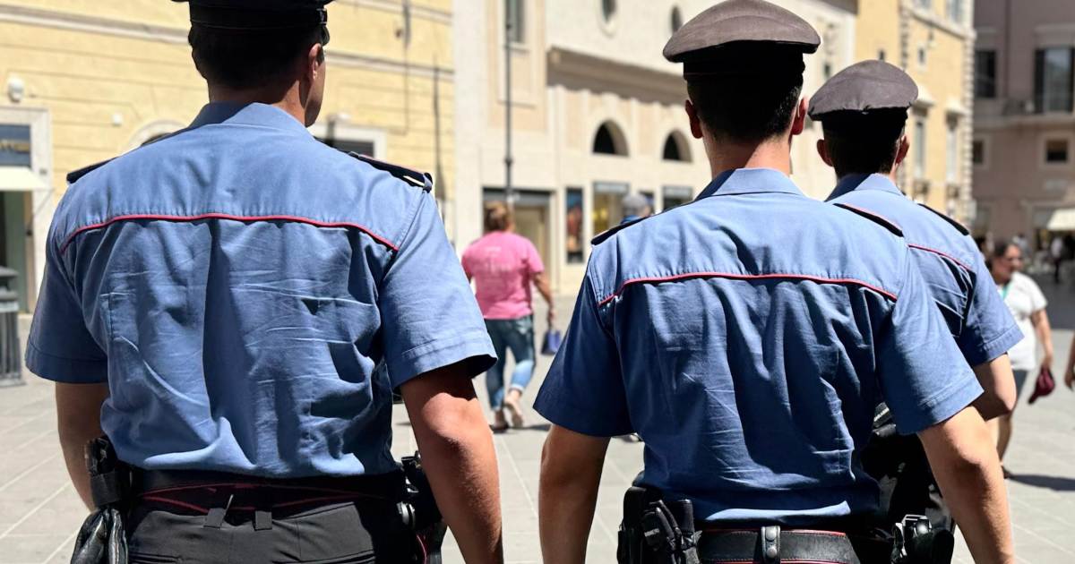 Roma Centro: Carabinieri denunciano 8 persone e sequestrano denaro e materiale nel contrasto al ‘gioco delle tre campanelle’