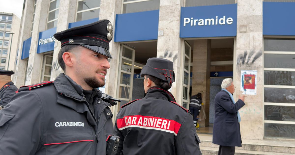 Carabinieri di Roma: controlli antidegrado tra EUR, San Paolo e Garbatella, 3 arresti e 16 denunce; rifiuti rimossi vicino alla Metro Piramide