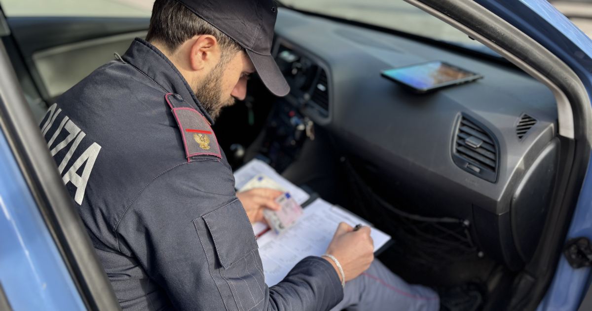 ROMA, QUARTICCIOLO: 11 ARRESTI DELLA POLIZIA DI STATO; SEQUESTRATA PISTOLA Glock E MUNIZIONI, Nascoste IN MINIMARKET CASSAFORTE COI PROVENTI DELLO SPACCIO (Video)